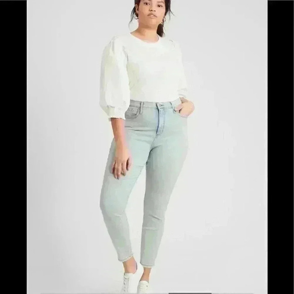 Banana Republic High-Rise Acid Wash Skinny Jean - Picture 4 of 7